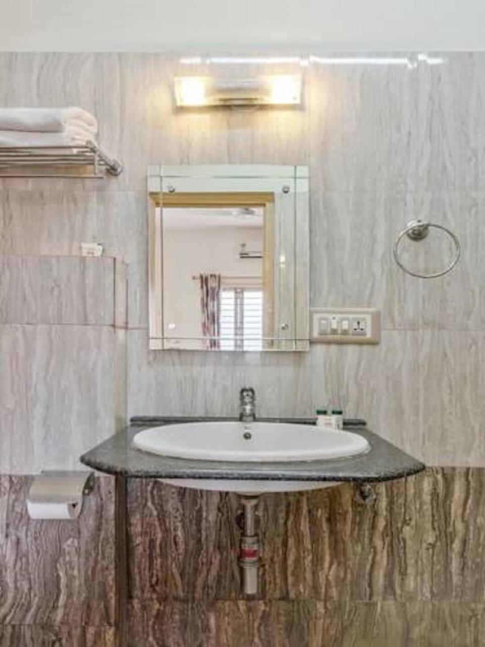 Hotel Felicity Inn Egl By Sky Stays Bangalore Buitenkant foto